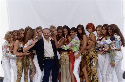 TENTOONSTELLING GIANNI VERSACE KOMT 